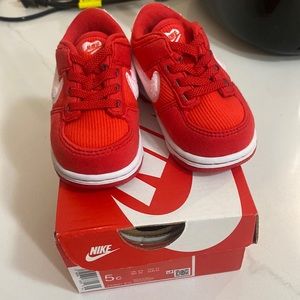 Red toddler Nike dunks low 5c